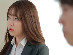 Em trai nổi cơn dâm khi nhìn thấy cặp mông của chị gái